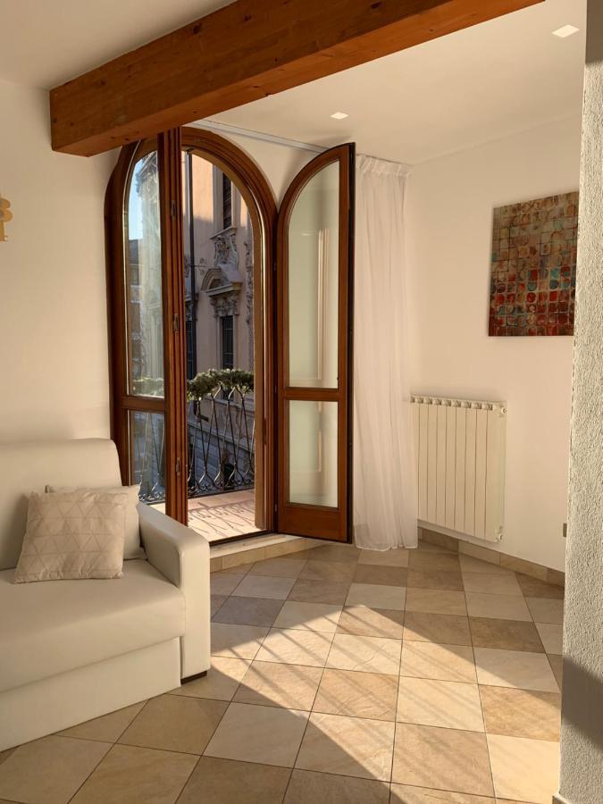 Palazzo Teatro Vecchio-Holiday Suites Salo Luaran gambar