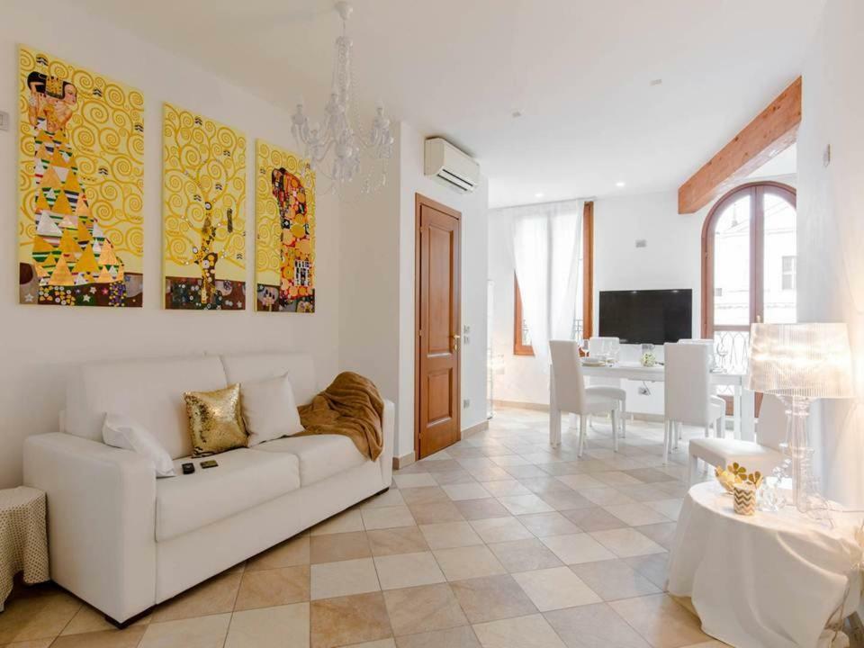 Palazzo Teatro Vecchio-Holiday Suites Salo Luaran gambar