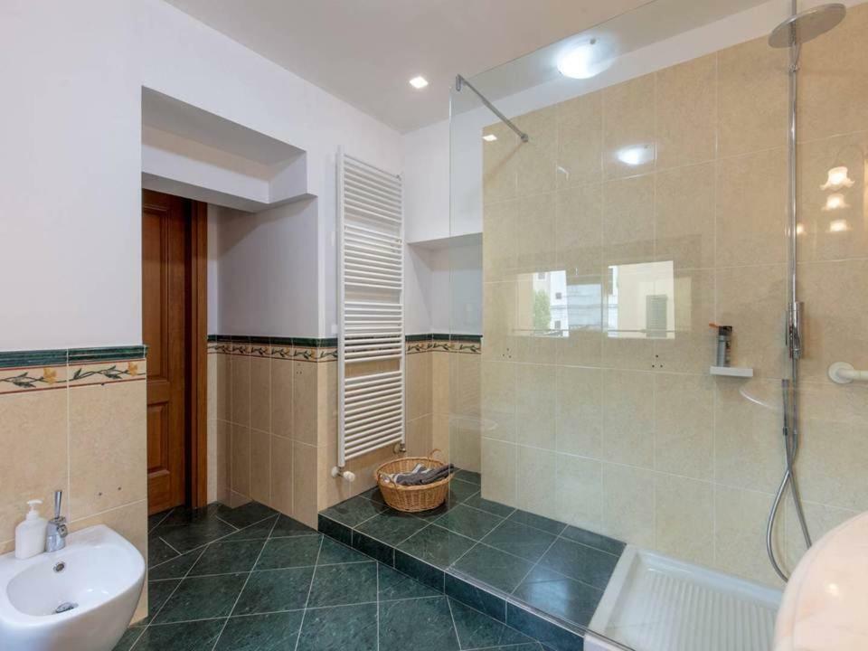 Palazzo Teatro Vecchio-Holiday Suites Salo Luaran gambar