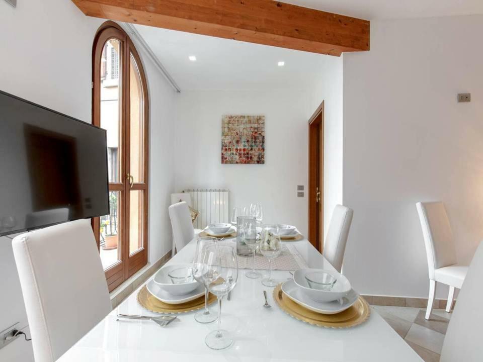 Palazzo Teatro Vecchio-Holiday Suites Salo Luaran gambar