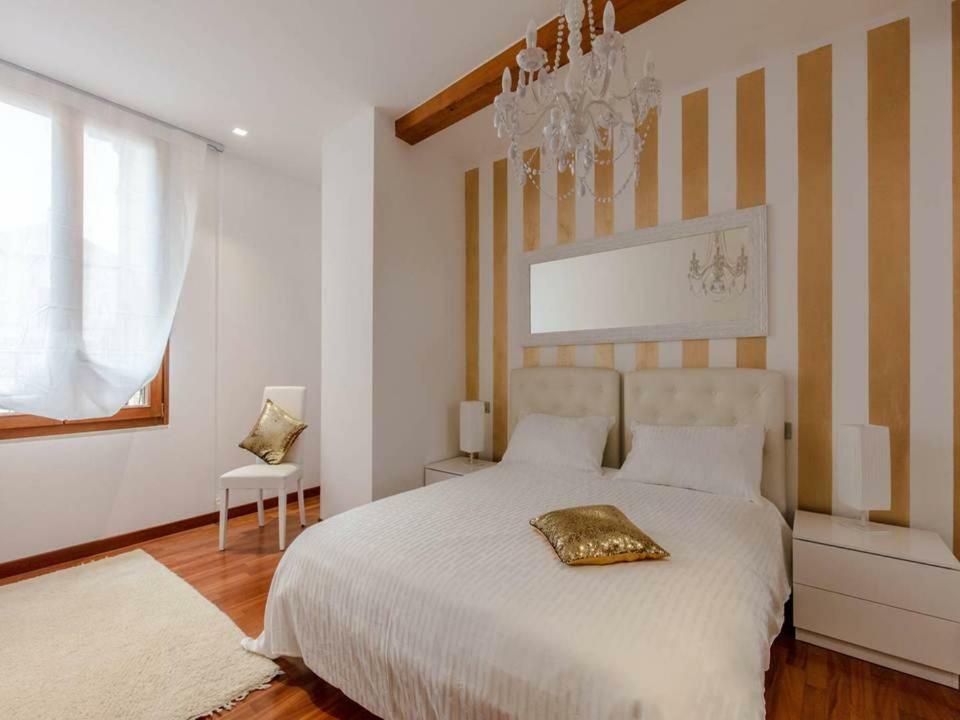 Palazzo Teatro Vecchio-Holiday Suites Salo Luaran gambar